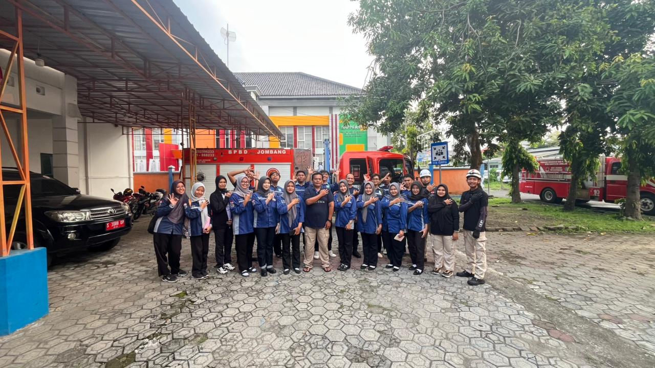Siap Hadapi Keadaan Darurat! Mahasiswa K3 Mengupas Teknologi Fire Truck dan Rescue Truck Bersama BPBD
